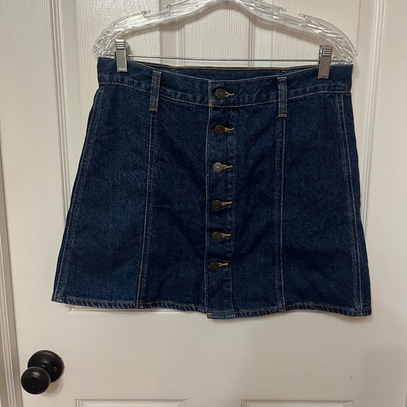 Levi’s Jean skirt button front A-line size 30 - Picture 2 of 6